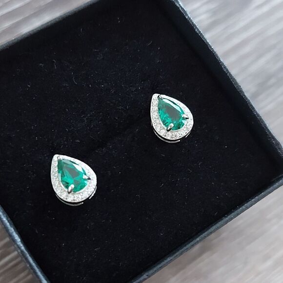 0.68 Carat Emerald Sterling Silver Pear Cut Stud Earrings - Picture 11 of 12